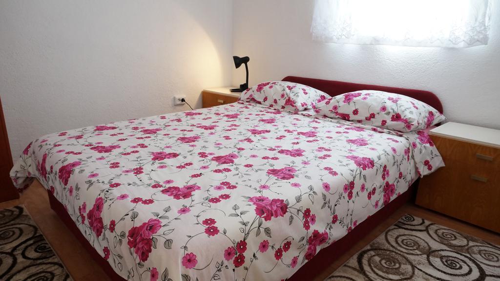 Apartments Red Rose Nin Bagian luar foto