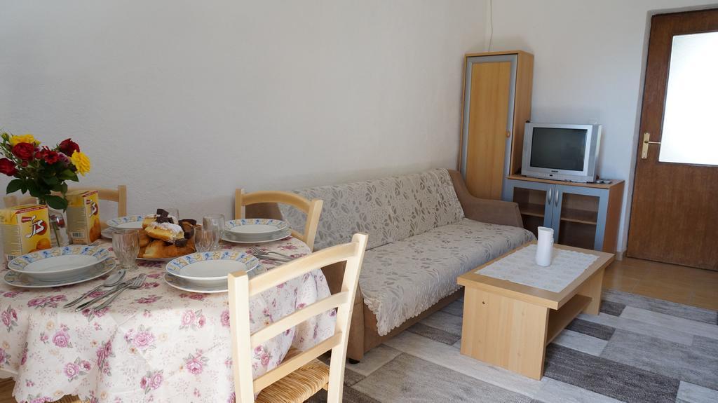 Apartments Red Rose Nin Bagian luar foto