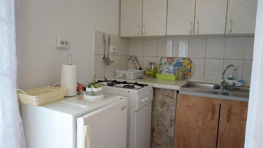 Apartments Red Rose Nin Bagian luar foto