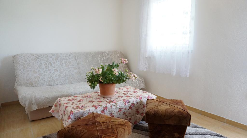 Apartments Red Rose Nin Bagian luar foto