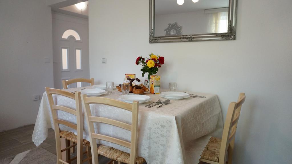 Apartments Red Rose Nin Bagian luar foto