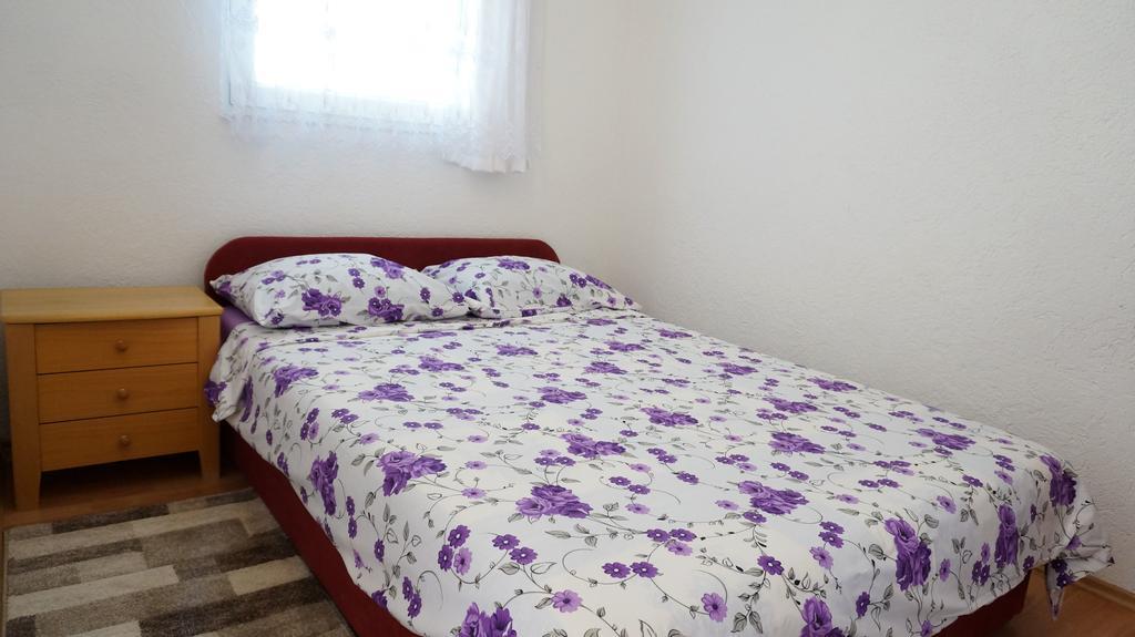 Apartments Red Rose Nin Bagian luar foto